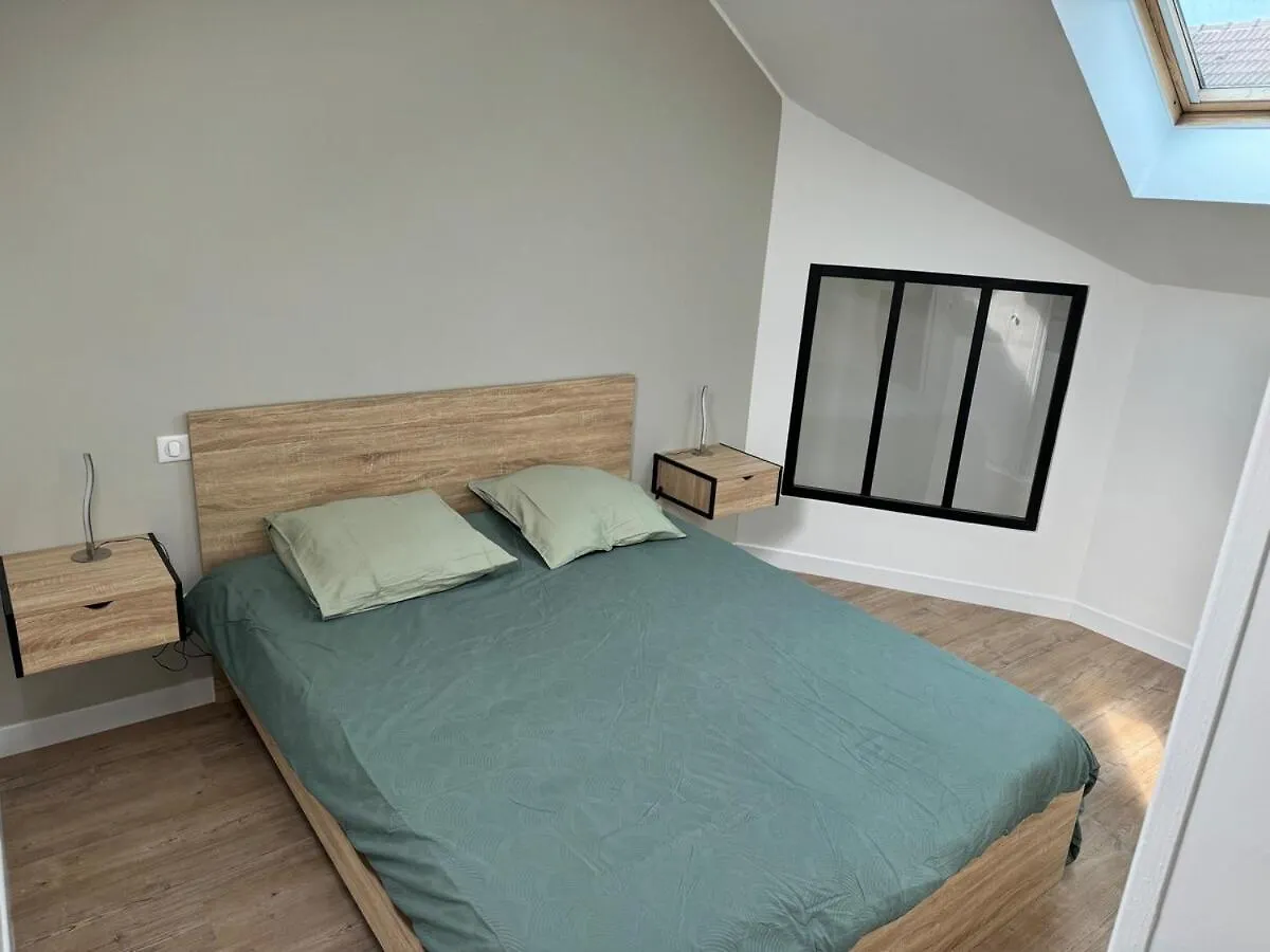 Cosy Apartment In City Center Palaiseau