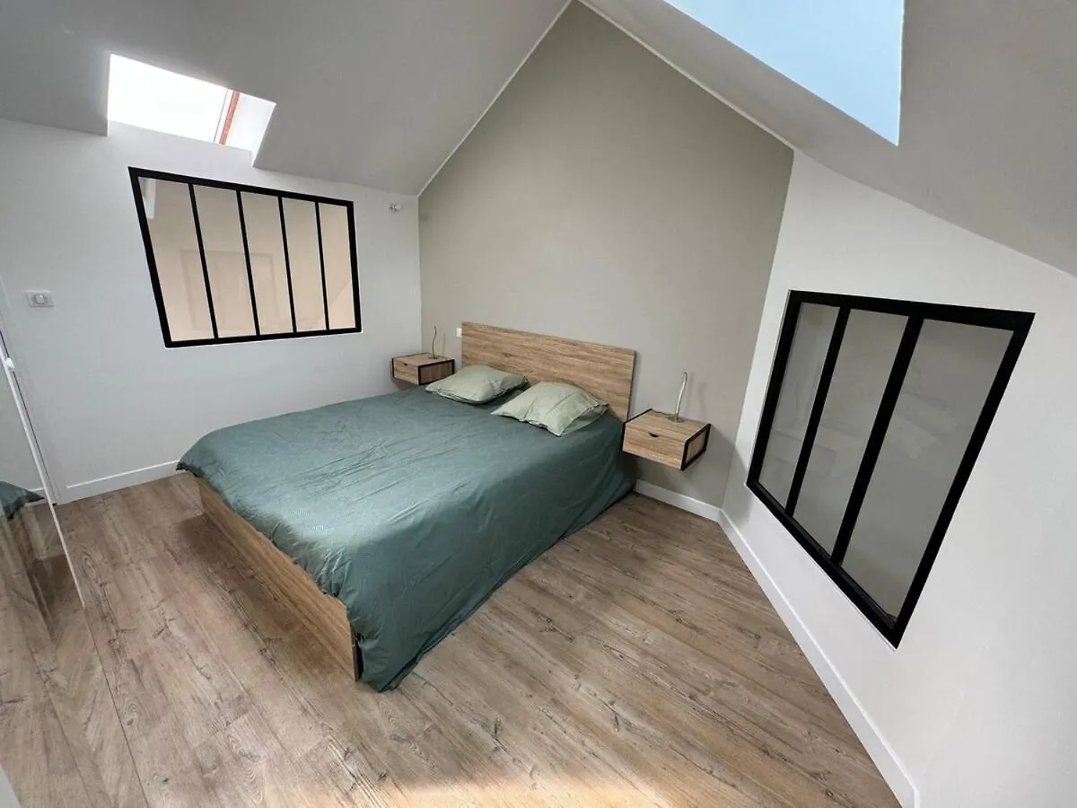 Cosy Apartment In City Center Palaiseau 0*,
